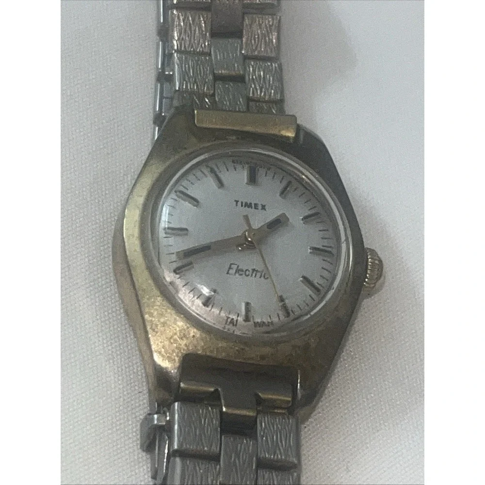 Vintage Timex Electric Ladies Watch Analog‎ Gold Tone Wrist Tested Needs Battery